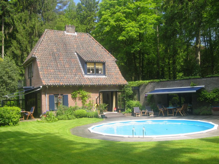 Interline Premium Schwimmbecken und Pool Arube im Garten