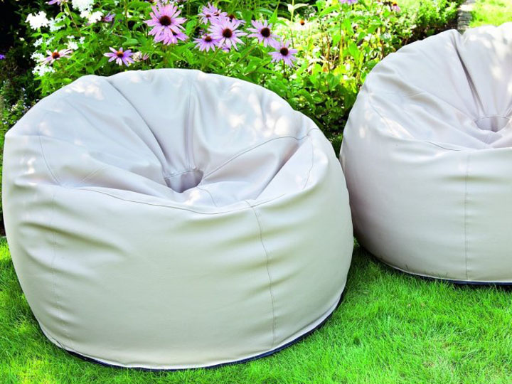 Outbag Sitzsack Donut im Garten
