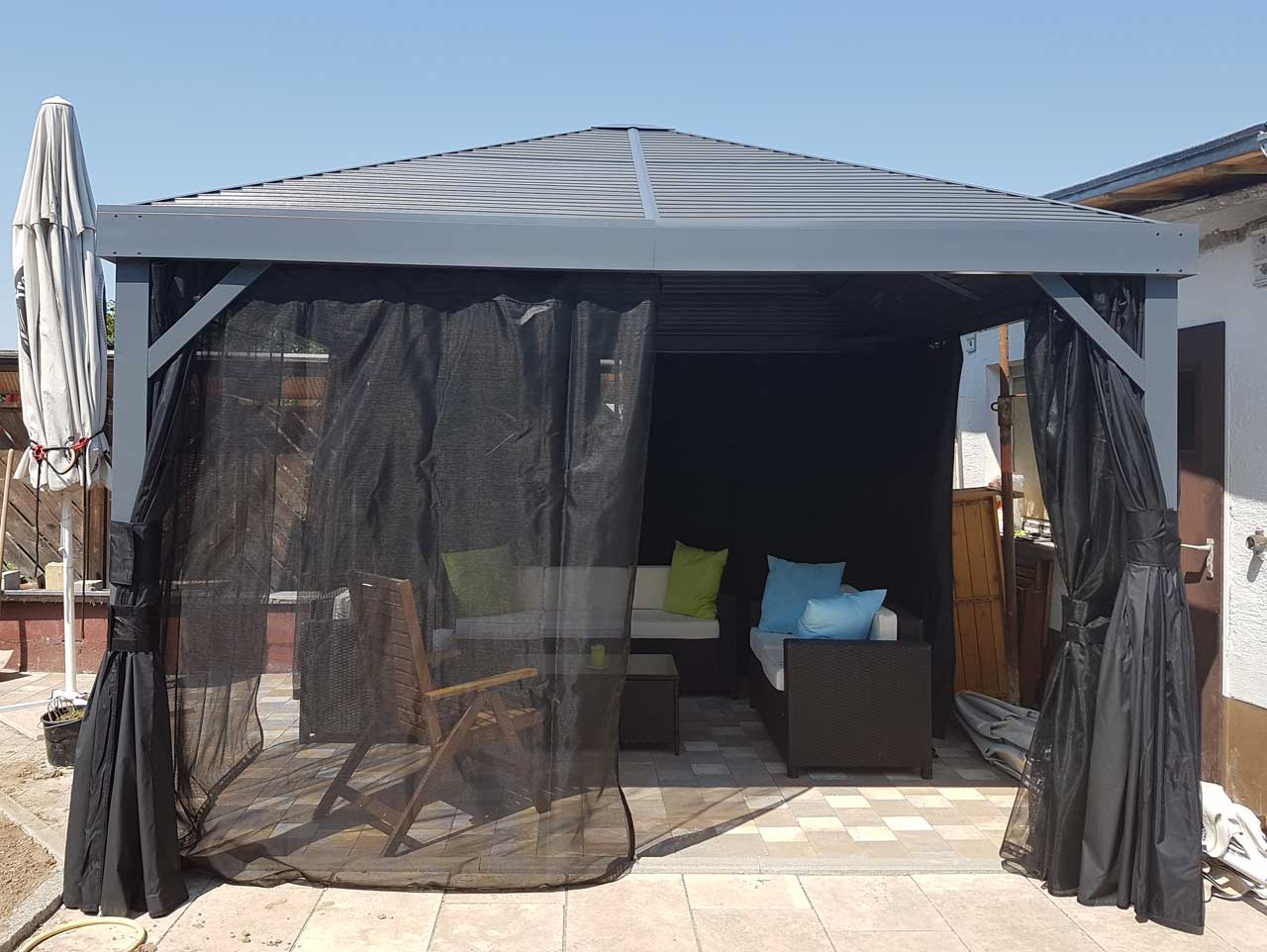 Pavillon Wind und wetterfest