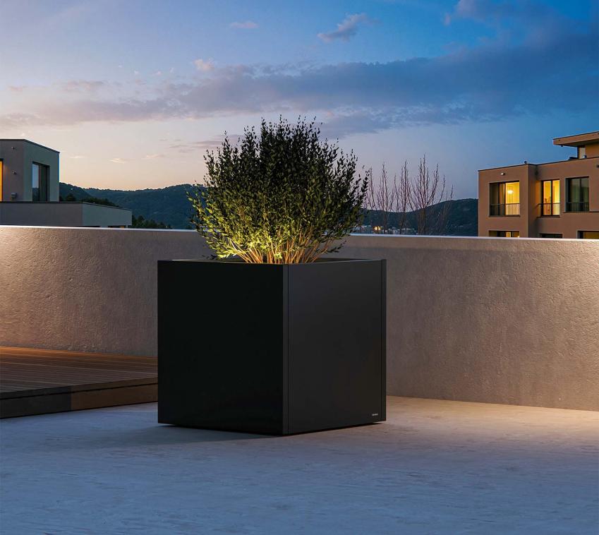 Herstera Garden Cube XL Plus | Outdoor Pflanzkübel quadratisch | mit LED | 80x80x80 cm 
