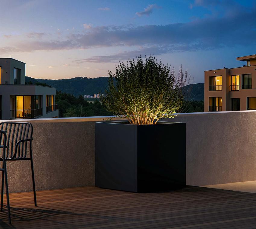Herstera Garden Cube L Plus | Outdoor Pflanzkübel quadratisch | mit LED | 70x70x70 cm 