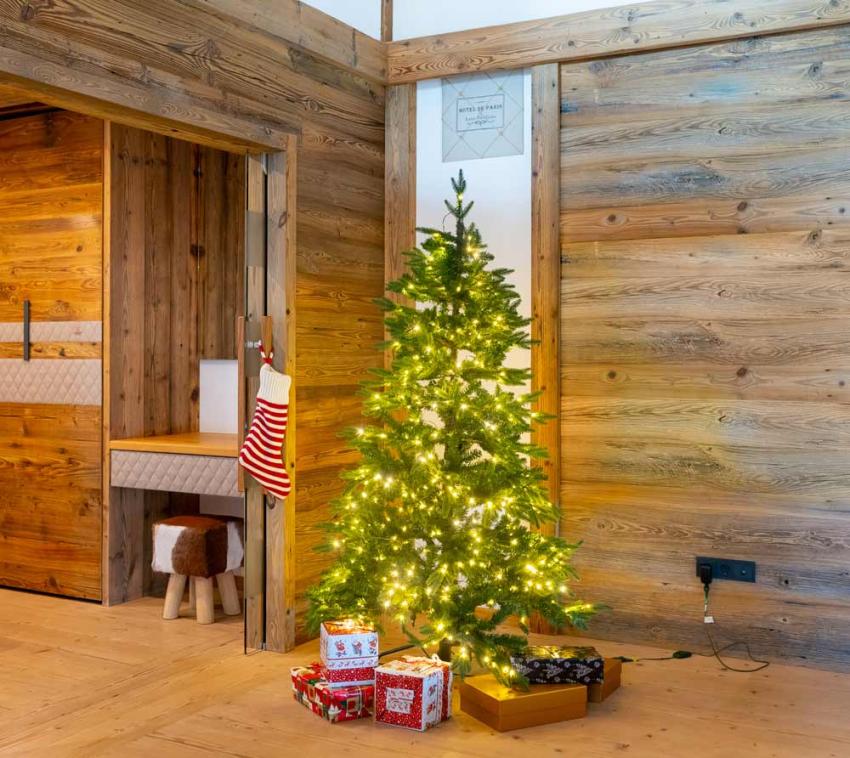 B-WARE Evergreen Künstlicher Weihnachtsbaum Sherwood Fichte LED | Grün | 180 cm 