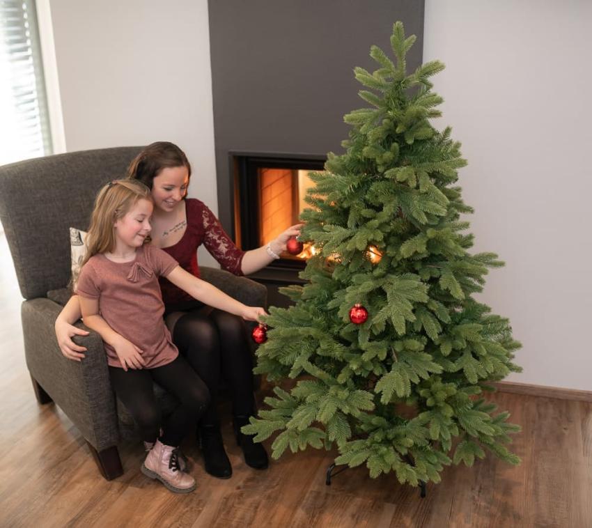 B-WARE Evergreen Künstlicher Weihnachtsbaum Roswell Kiefer LED | Grün |  150 cm 