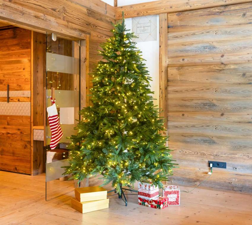 B-WARE Evergreen Künstlicher Weihnachtsbaum Richmond Tanne | Inkl. LEDs | Grün | 228 cm 
