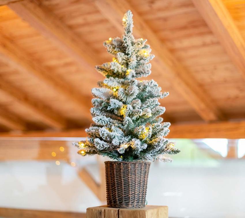 Evergreen Künstlicher Weihnachtsbaum künstlicher Tannenbaum Kunstschnee LED 90 cm 