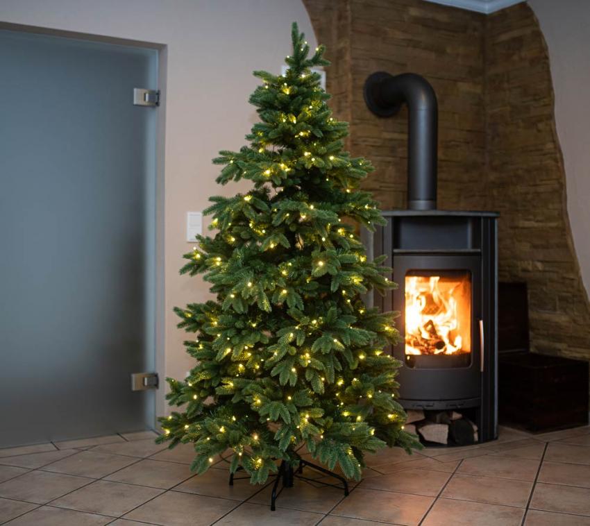 B-WARE Evergreen Künstlicher Weihnachtsbaum Roswell Kiefer künstlicher LED Tannenbaum 210 cm 