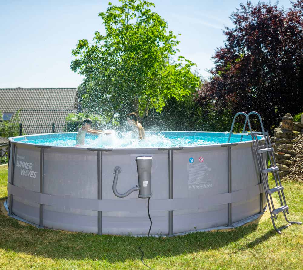 pgp4001648b-an_summer_waves_pool_lifestyle_4.jpg