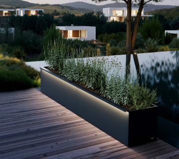 Herstera Garden Cube 50 L Plus | Outdoor Pflanzkübel mit LED | 2er-Set | 300x50x50 cm 