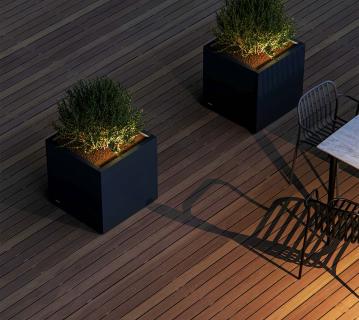 Herstera Garden Cube M Plus | Outdoor Pflanzkübel quadratisch | mit LED | 60x60x60 cm 